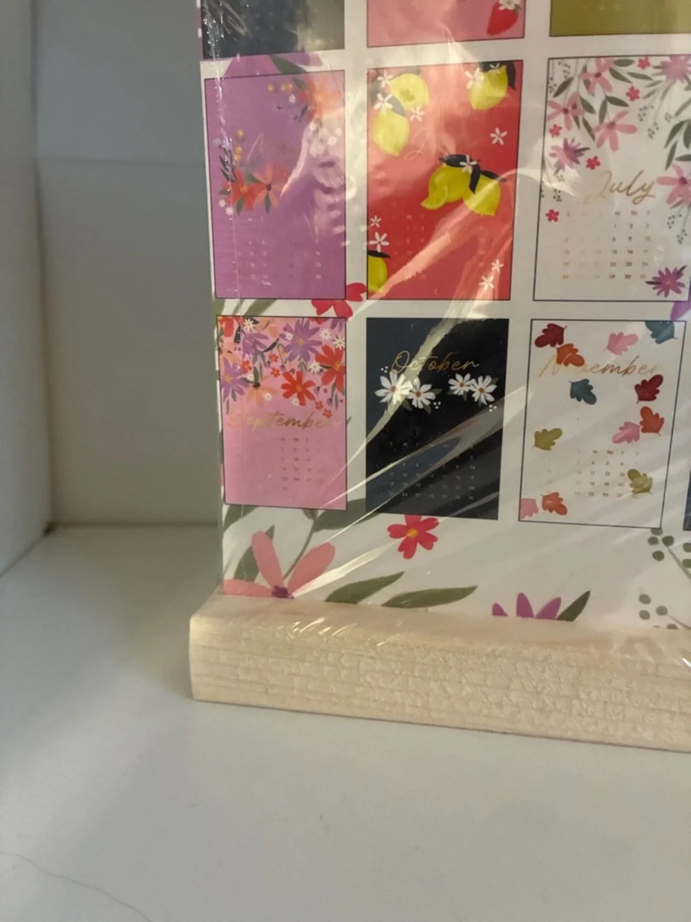 2026 Floral Desk Standing Calendar NWT